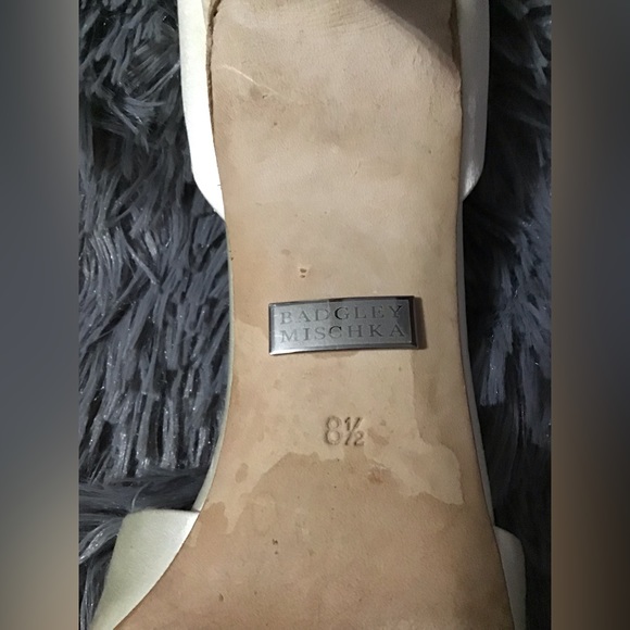 Badgley Mischka 8.5 Cream Satin Rhinestone Heels. *Scuffed - Picture 6 of 15